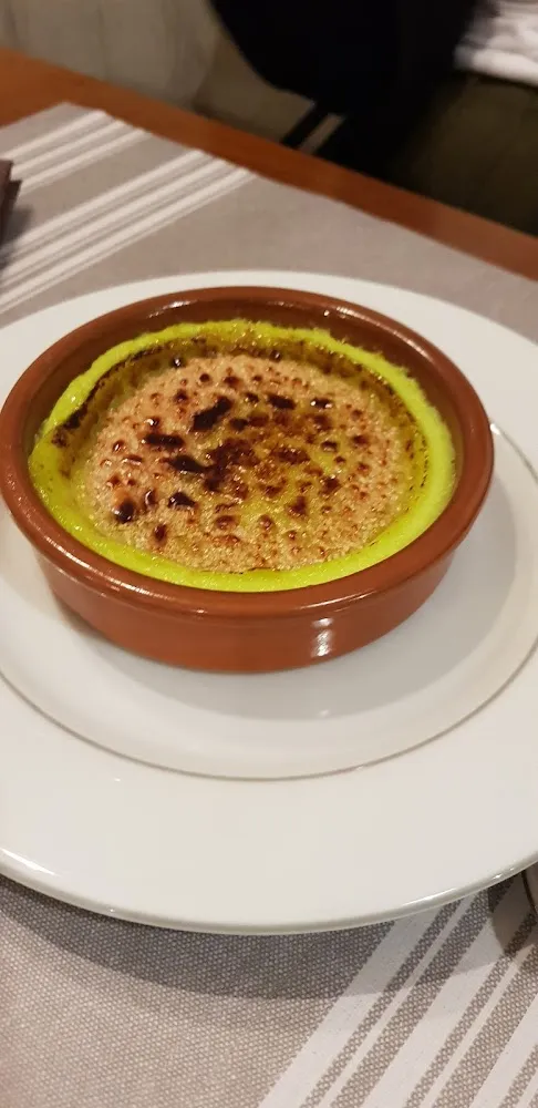 Crème Brûlée À la Pistache