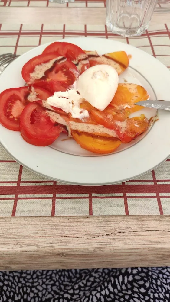 Salade de Tomates À la Burrata